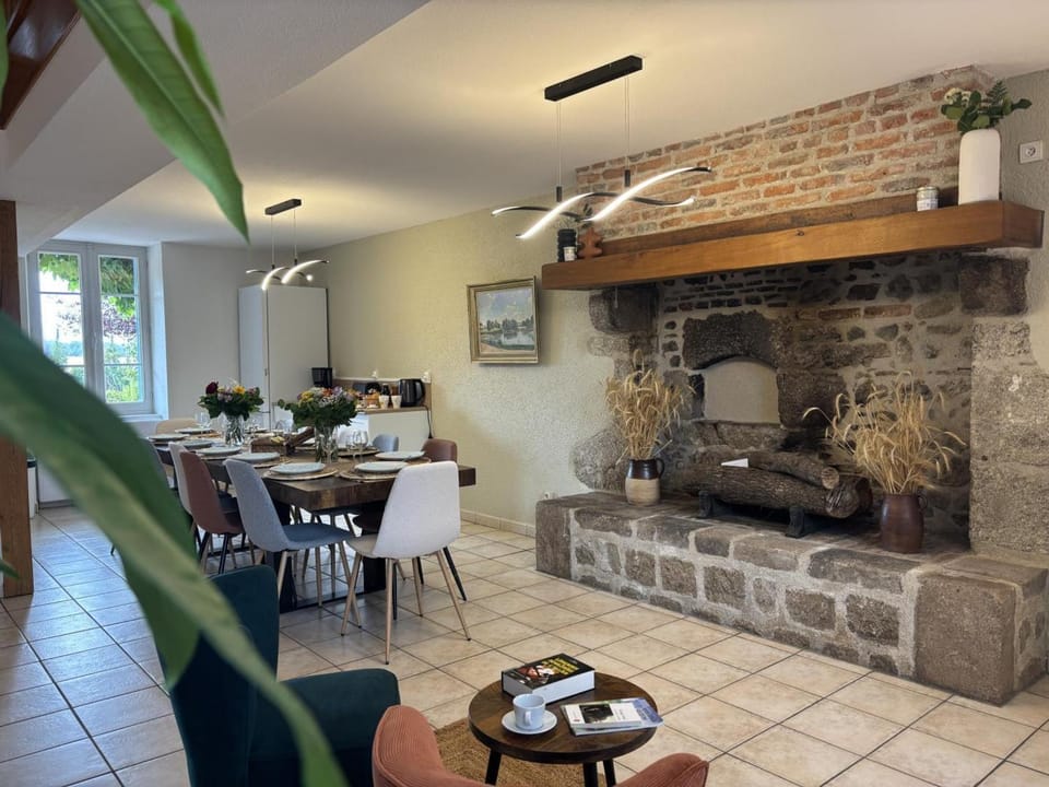 Maison de caractère, jacuzzi, nature - 10 pers. - FR-1-489-644 House in Auvergne-Rhône-Alpes