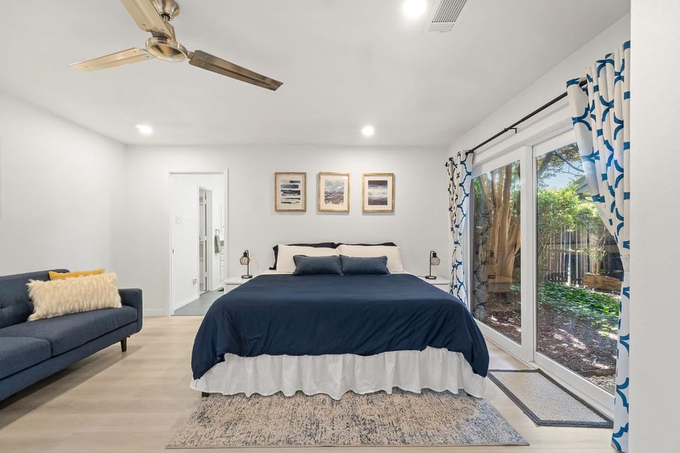 Spacious Home with Heated Pool & Billiard sleep 18 House in Richardson