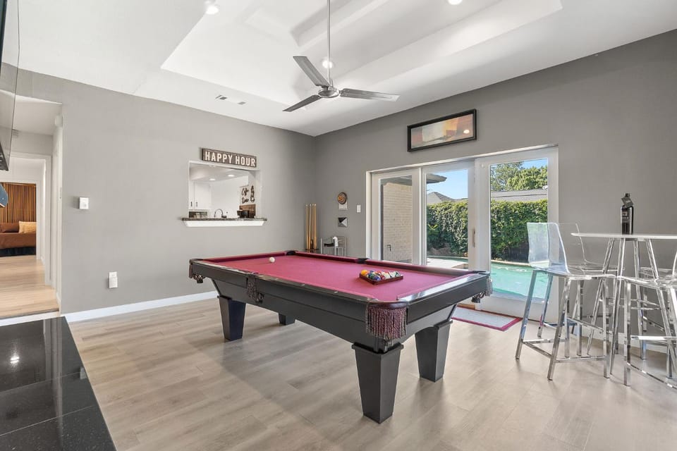 Spacious Home with Heated Pool & Billiard sleep 18 House in Richardson