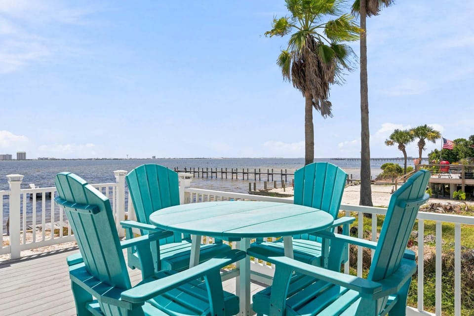 Waterfront Views & Beach Access - pet friendly House in Florida