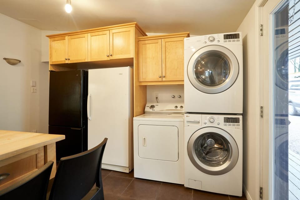 laundry, kitchen