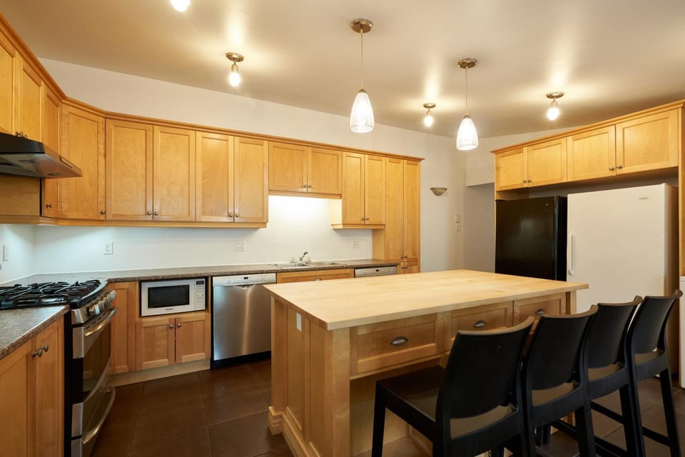 Dining area, kitchen
