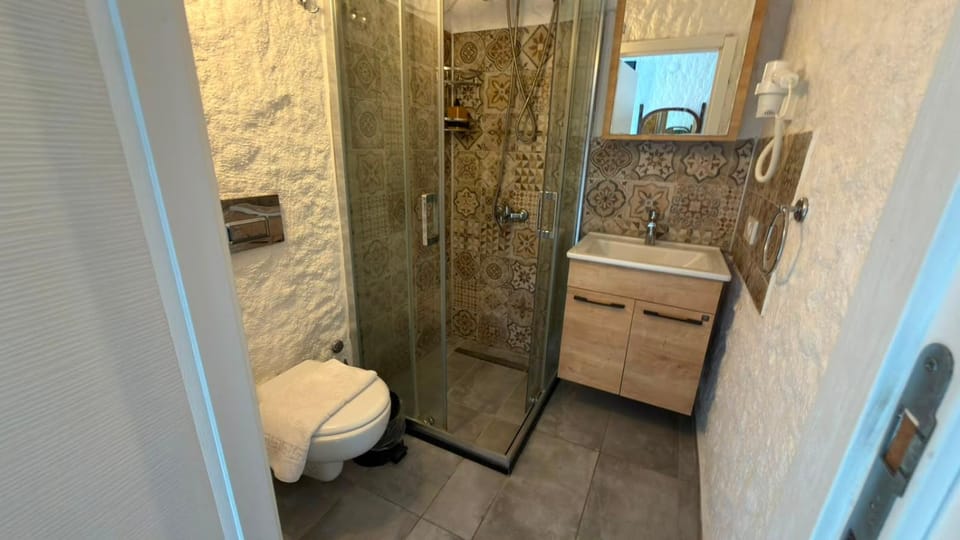 Shower, Toilet, Bathroom