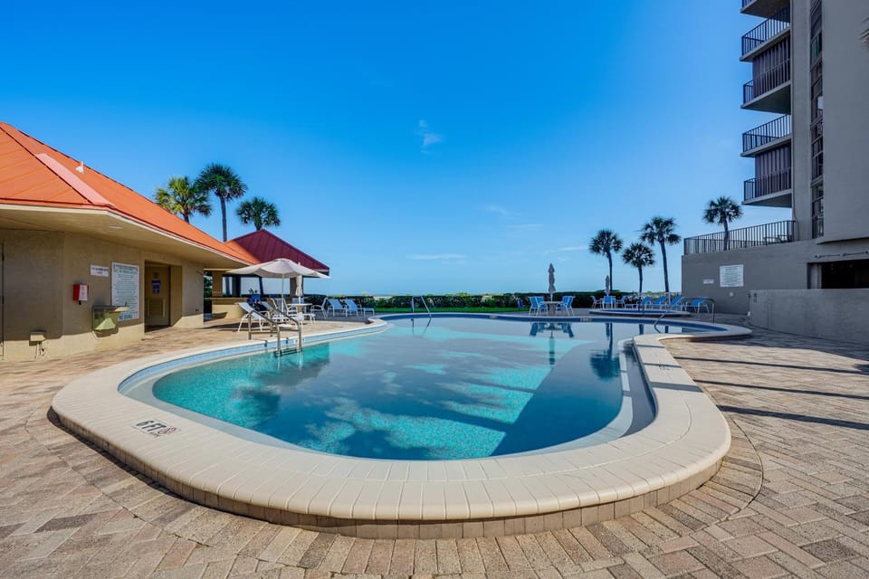Majestic Gulf Views Condo w/ Balcony House in Sand Key