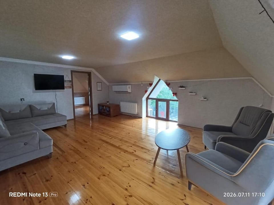 TV and multimedia, Seating area