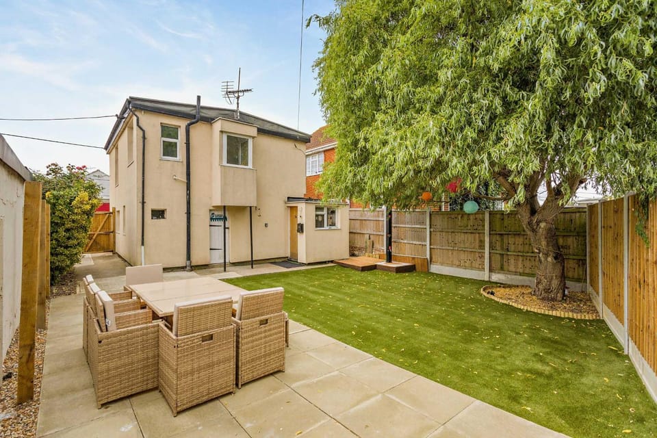Property building, Garden, Seating area