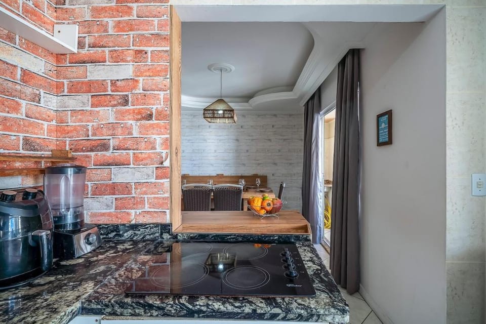 Apartamento para Familia e amigos, 4 Quartos, sendo 3 suites, Varanda com vista incivel com churrasqueira, kit praia, enxoval, em localização estratégica Apartment in Porto Belo