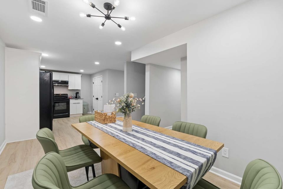 FiveVistas Your Family Home Away From Home House in Snellville
