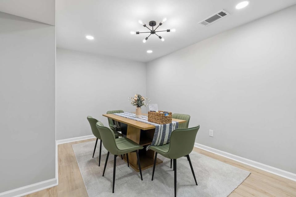 FiveVistas Your Family Home Away From Home House in Snellville