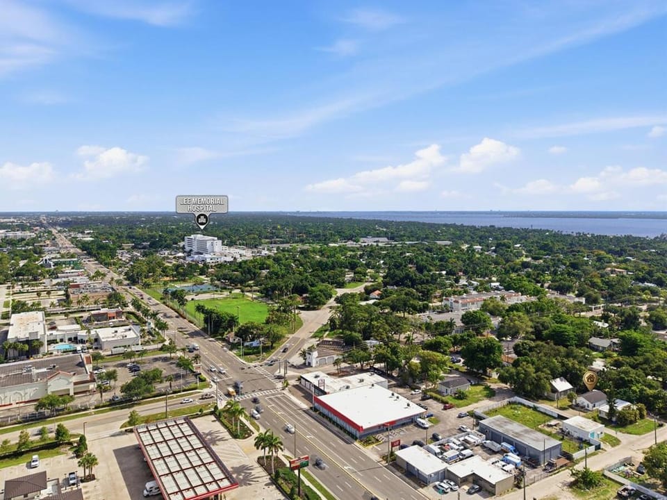 Historic Downtown Ft Myers Bungalow House in Fort Myers