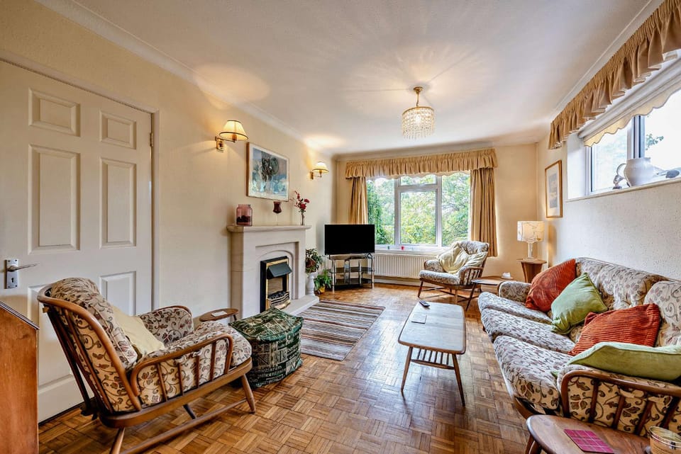 TV and multimedia, Living room, Seating area, fireplace