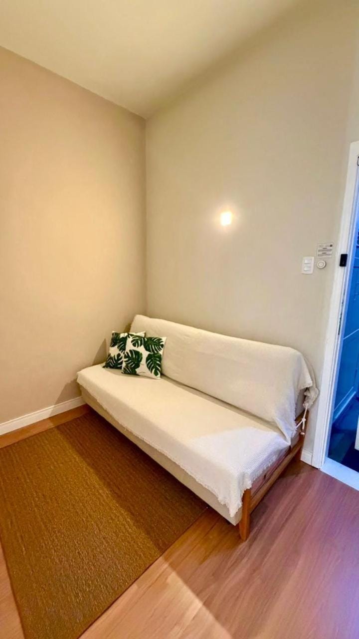 Copacabana reformado na quadra da praia Posto 6 Apartment in Rio de Janeiro