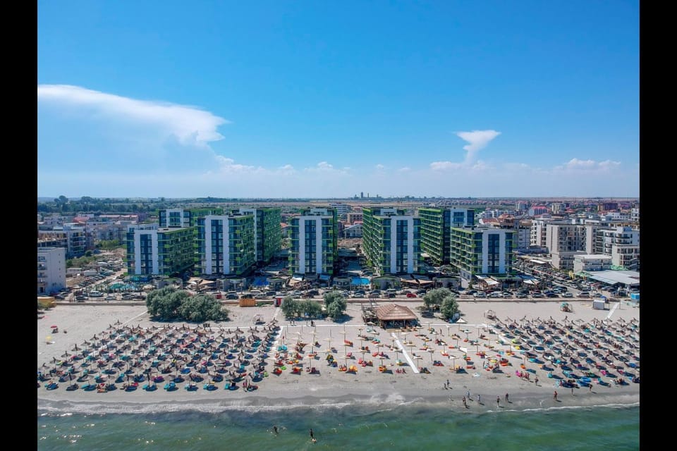 Alezzi Beach Resort LUXURY Apartment Pool& Spa-MAMAIA NORD Apartment in Constanța County