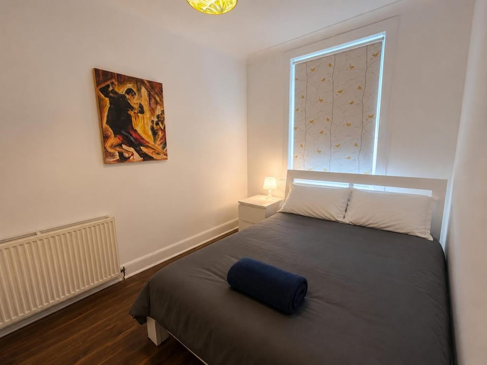 Bright and Modern 2 Bedroom Flat near the Sea Apartment in Edinburgh