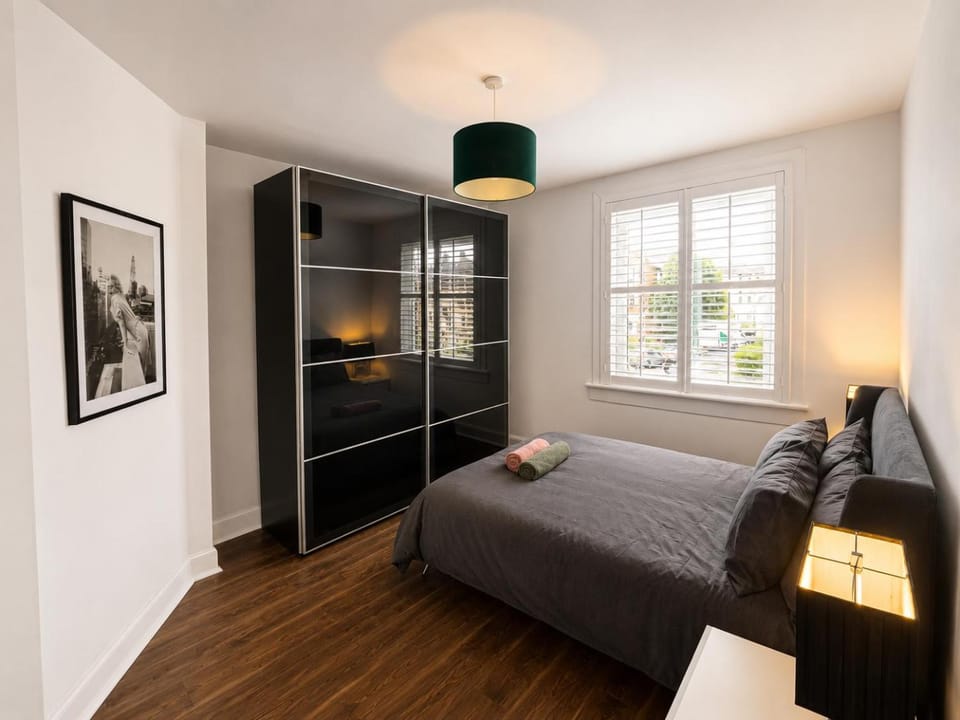 Bright and Modern 2 Bedroom Flat near the Sea Apartment in Edinburgh