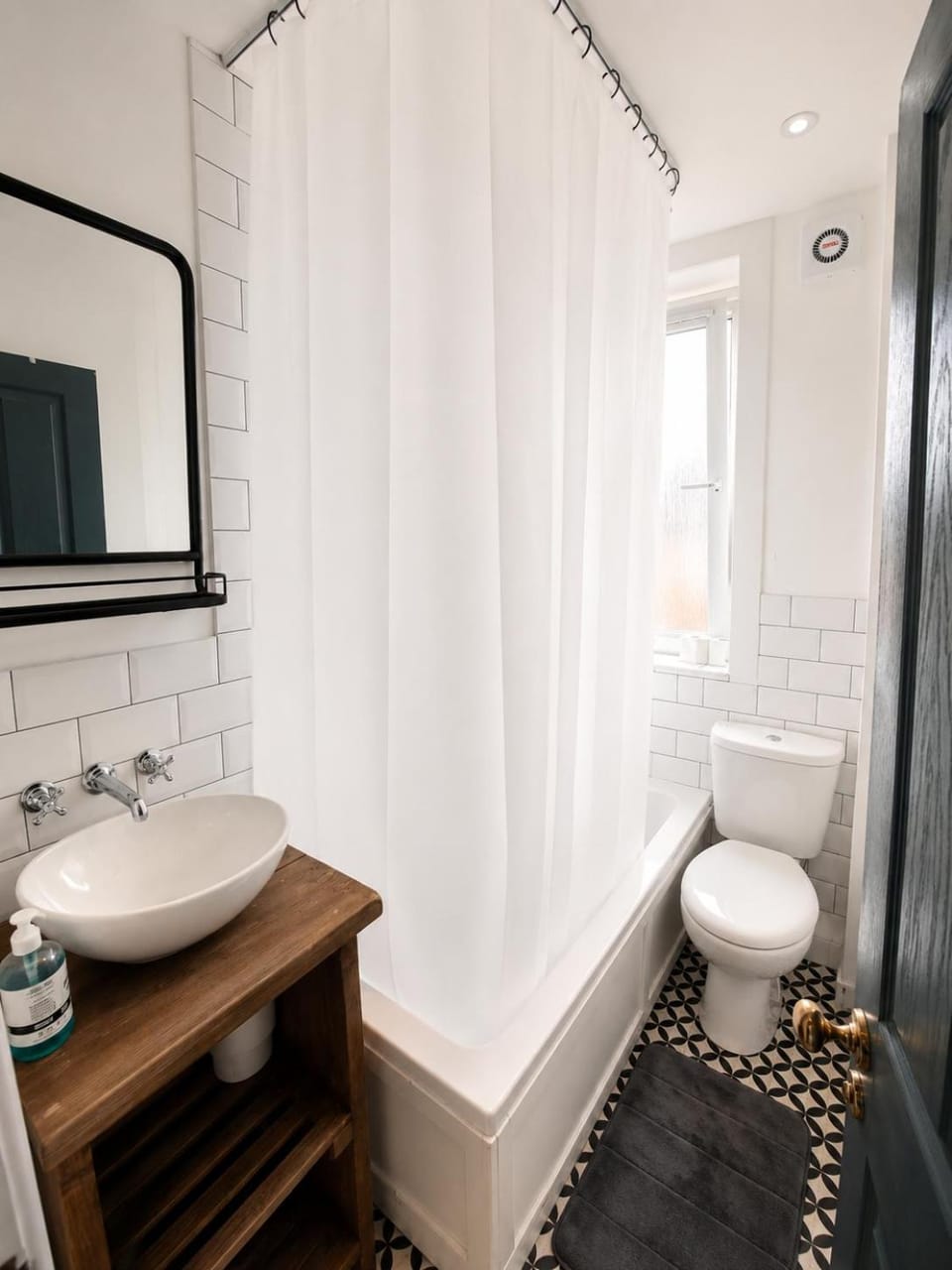 Bright and Modern 2 Bedroom Flat near the Sea Apartment in Edinburgh