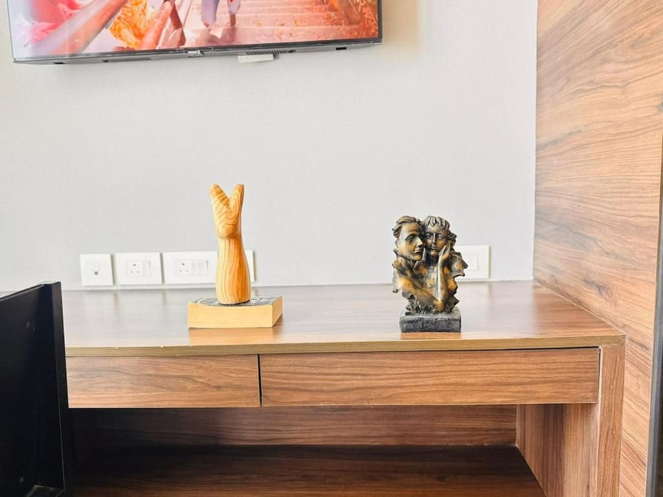 Cozy And Modern Big 1RK Couple And Family Friendly Apartment hotel in Gurugram