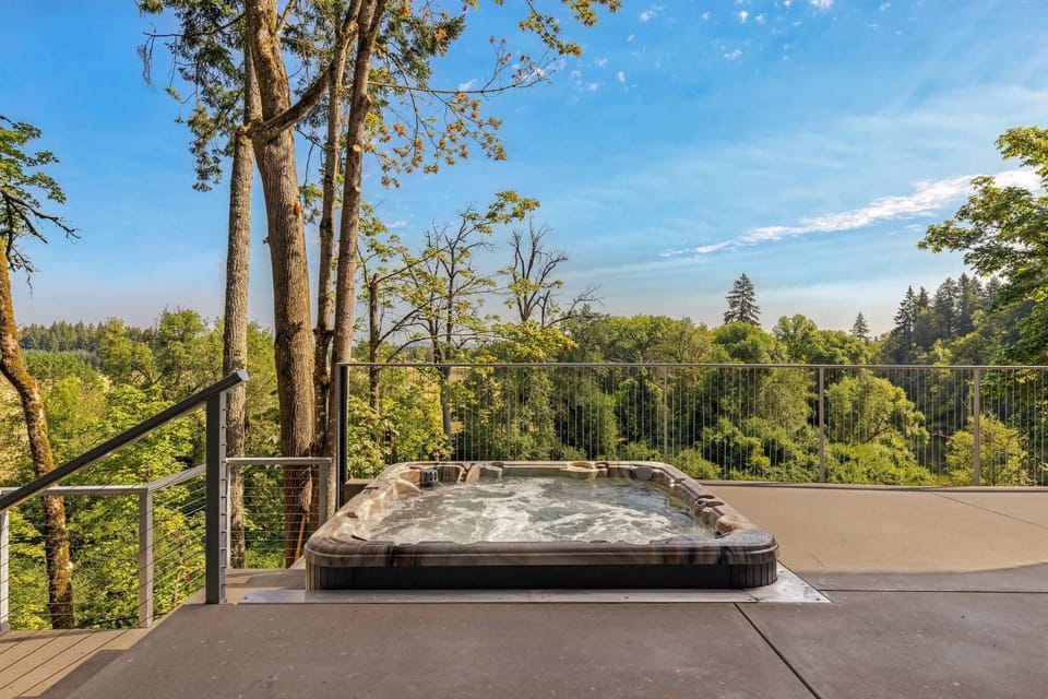 Kingwood - Riverfront Luxury w private trails House in McMinnville