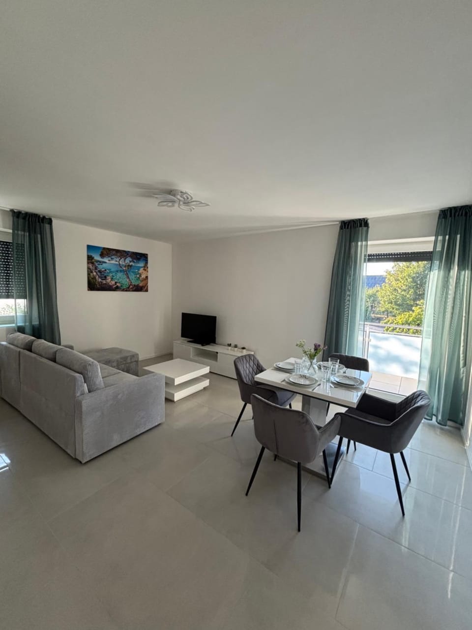 TV and multimedia, Living room, Dining area