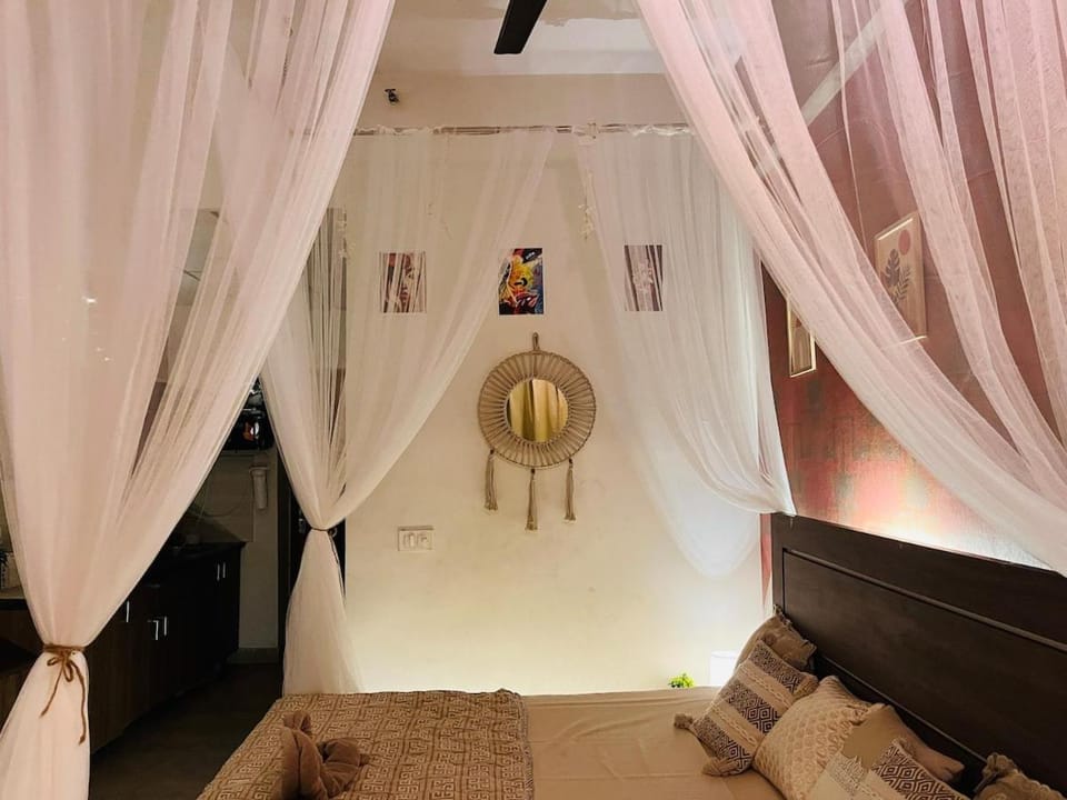 Luna Studio Cozy Boho Retreat with Canopy Bed Apartment in Uttar Pradesh