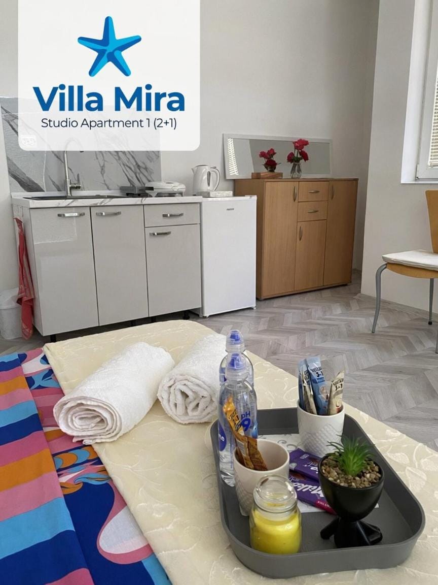 Kitchen or kitchenette, Photo of the whole room, minibar