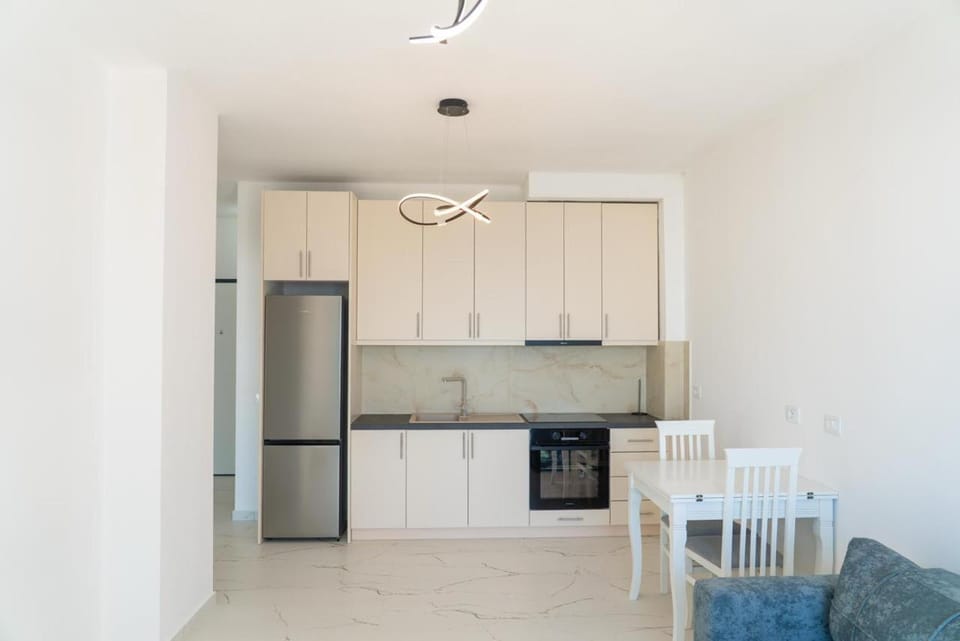 Blue Wave Apartments - Triple Swimming pool Apartment in Sarandë