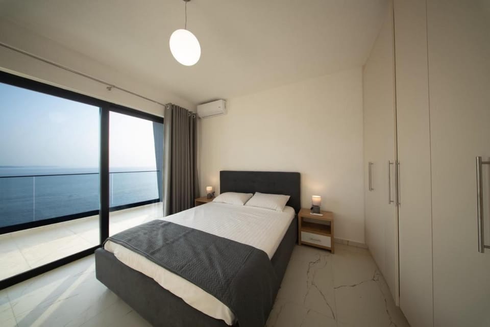 Blue Wave Apartments - Triple Swimming pool Apartment in Sarandë