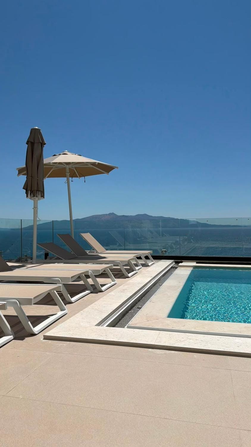 Balcony/Terrace, Swimming pool