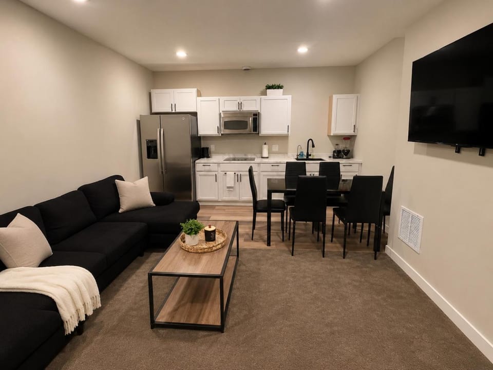 Communal lounge/ TV room, Kitchen or kitchenette