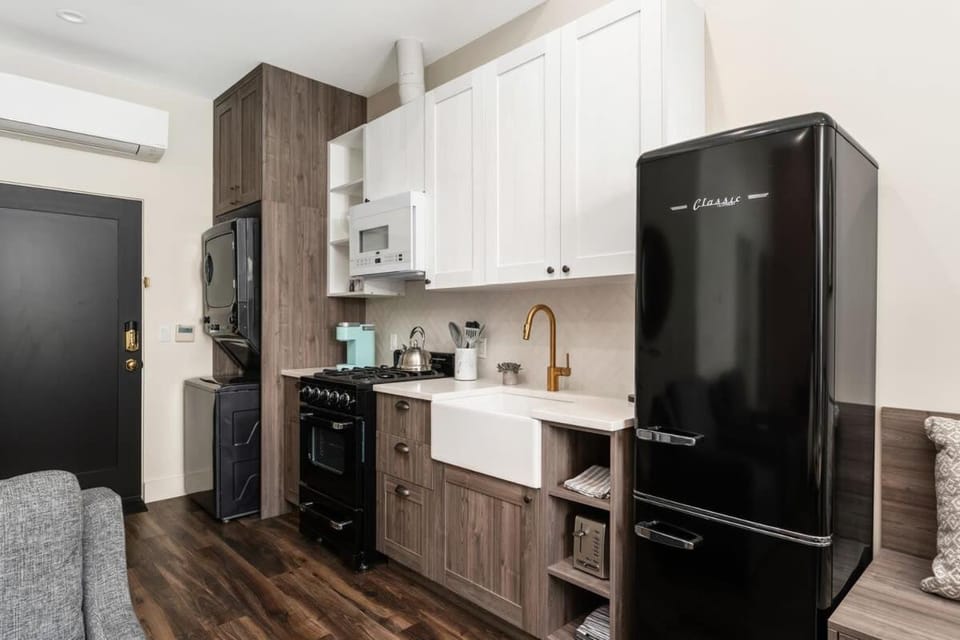 Artifact Inn - Trendy Chic Studio Walk to Gaslamp House in San Diego