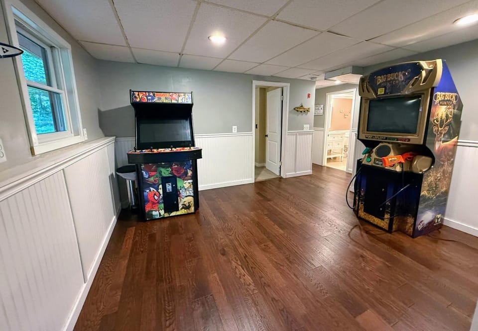 15TV Heated Floors, Game Room & Fire Pit - Dog Friendly - Five Minutes to Bretton Woods House in Twin Mountain