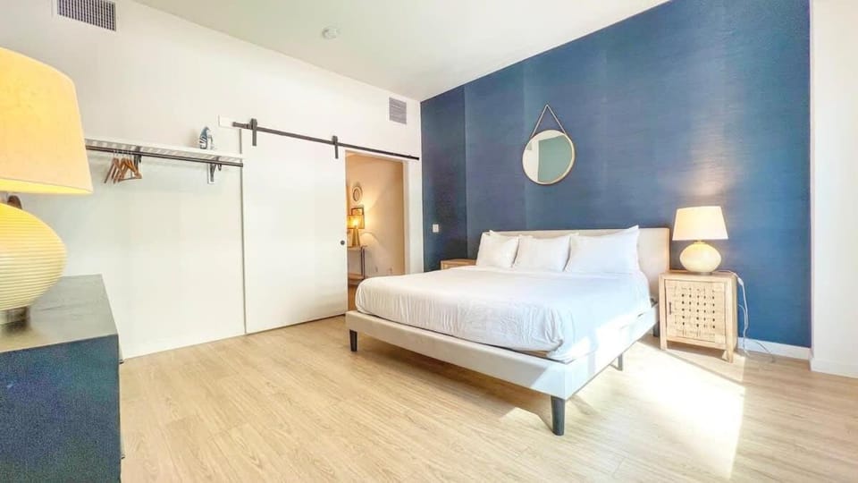 King Bed Steps from Gaslamp & Padres Stadium Apartment in San Diego