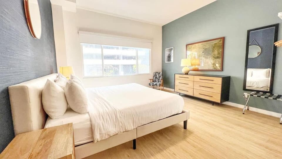 King Bed Steps from Gaslamp & Padres Stadium Apartment in San Diego