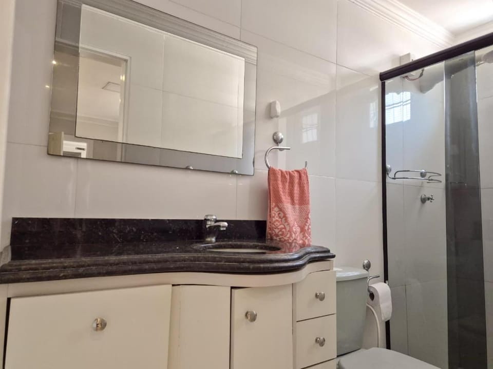 Shower, Bathroom, towels