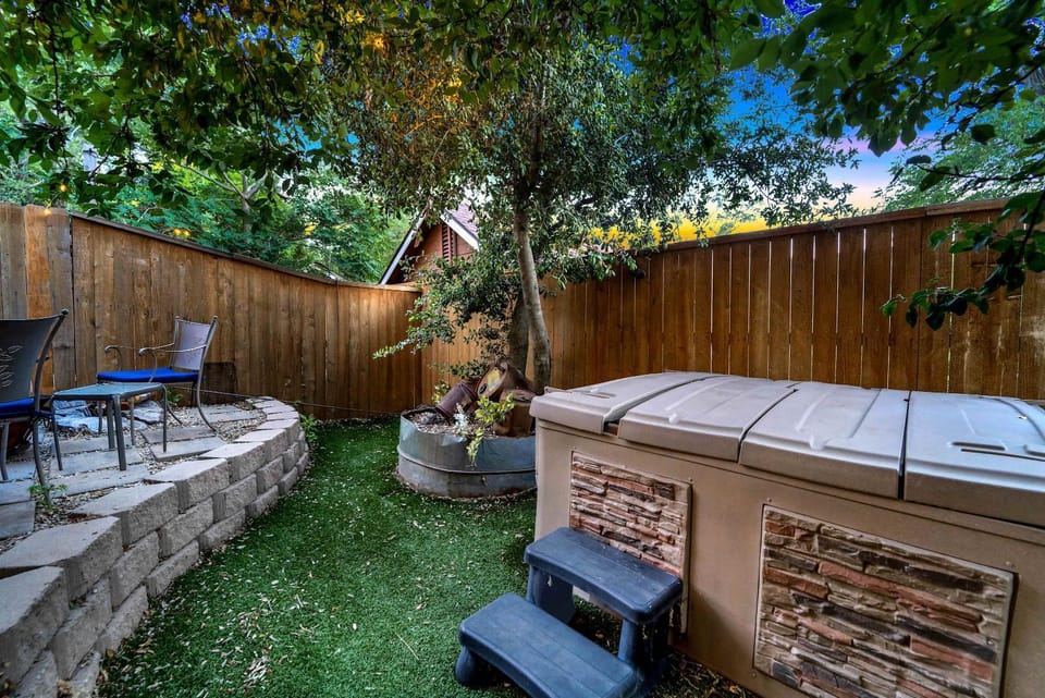 Enjoy Mountain Views w Hot Tub Fire Pits & BBQ House in Julian