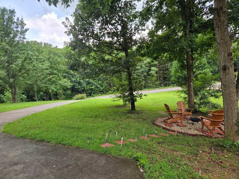 Cozy Mountain Retreat - Private Hot Tub & Fire Pit House in Sevier County