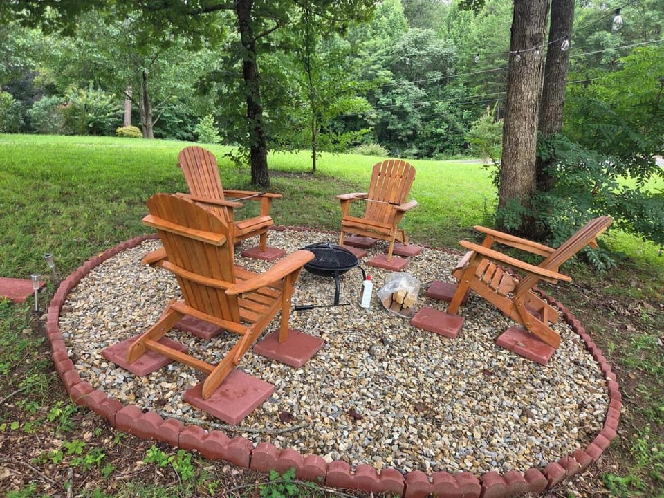 Cozy Mountain Retreat - Private Hot Tub & Fire Pit House in Sevier County