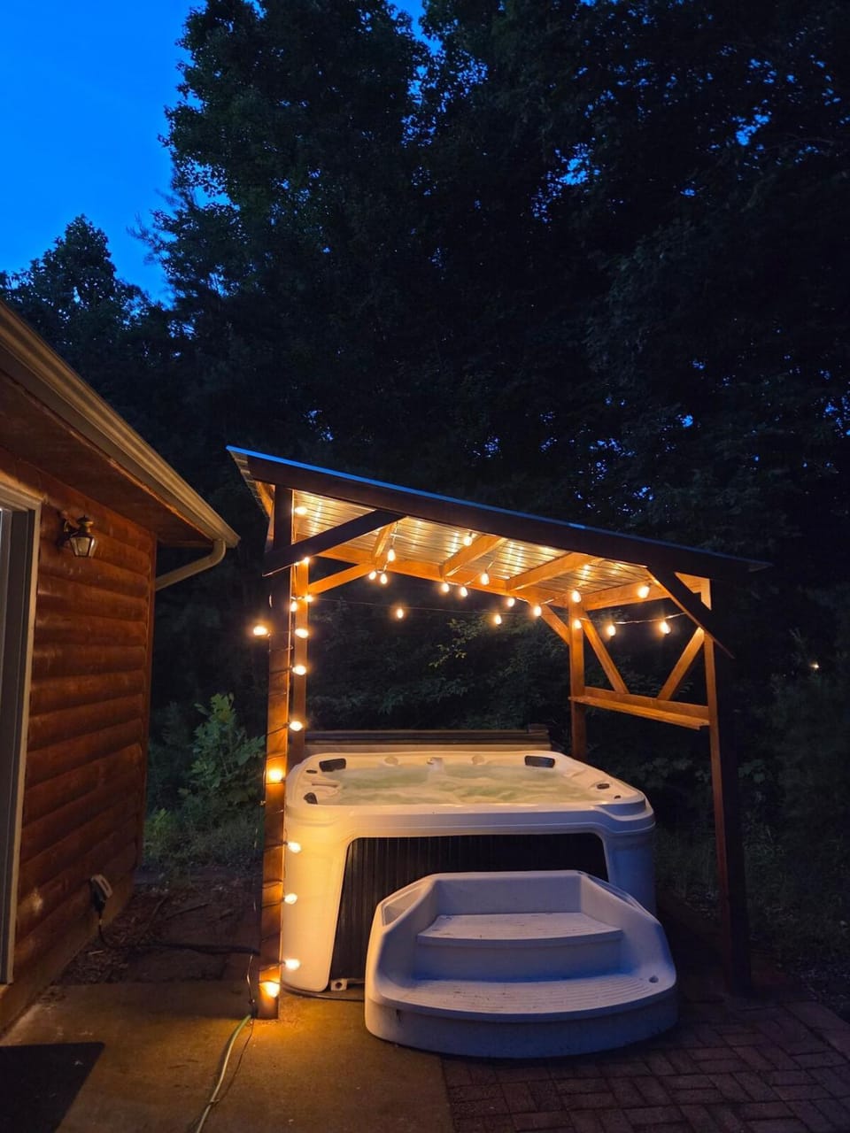 Cozy Mountain Retreat - Private Hot Tub & Fire Pit House in Sevier County