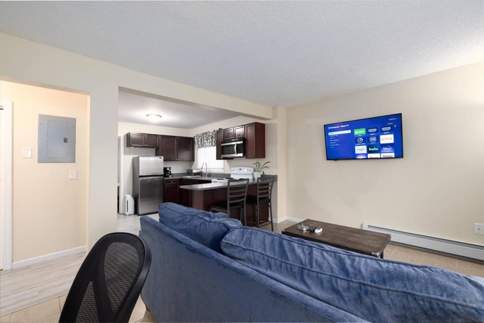 Kitchen or kitchenette, Living room