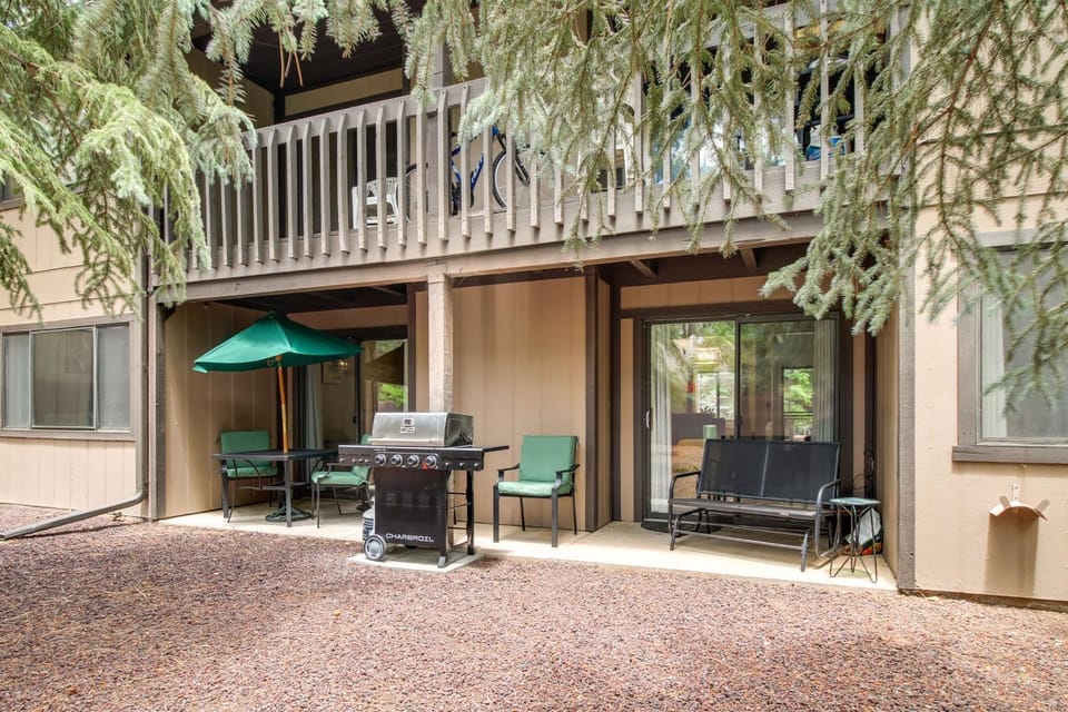 Great for Families! Pinetop Sanctuary w/ Patio House in Arizona