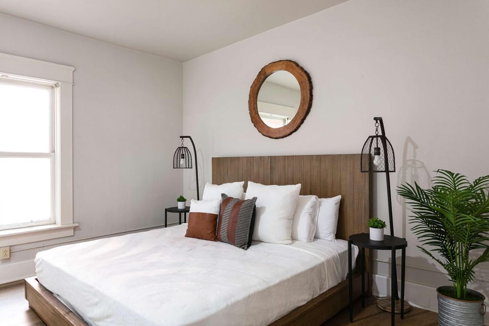 Downtown Gaslamp 2BR Retreat Walk Everywhere Apartment in Gaslamp Quarter