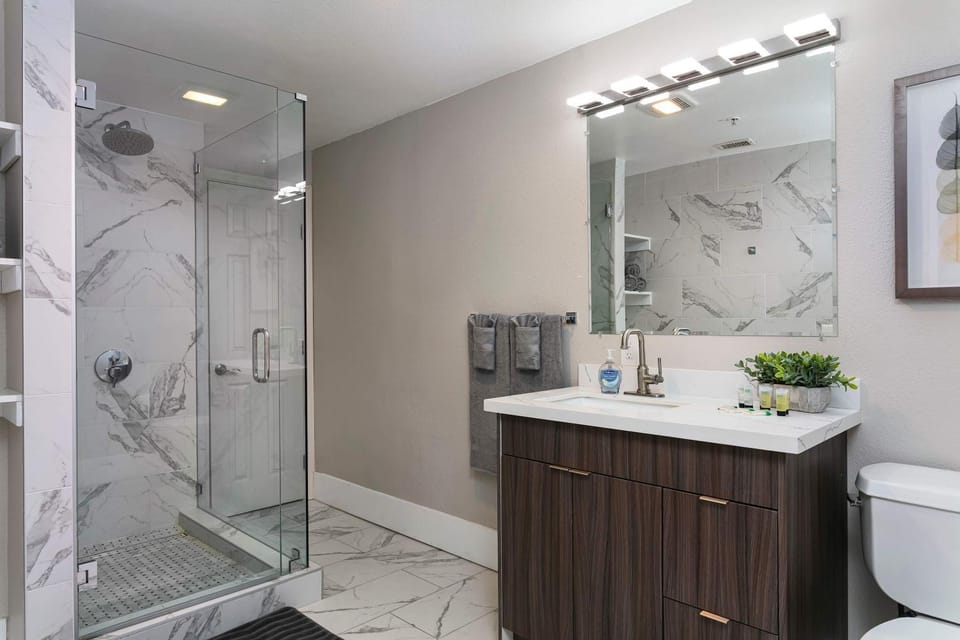 Downtown Gaslamp 2BR Retreat Walk Everywhere Apartment in Gaslamp Quarter
