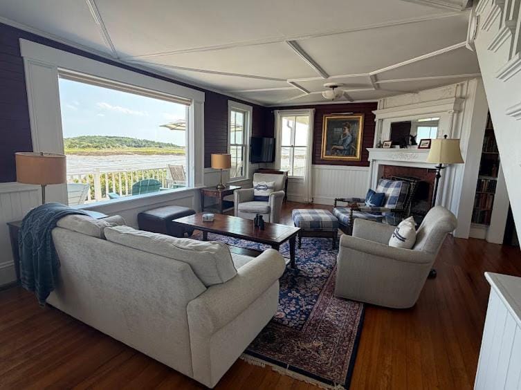 Oceanfront Maine Colonial Cottage House in Cape Porpoise