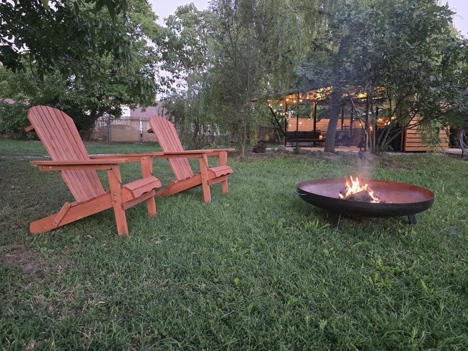 Garden, fireplace