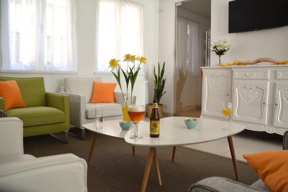 Communal lounge/ TV room