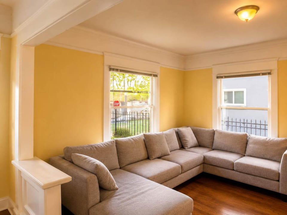 Charming Home in Great Location Backyard Porch Apartment in San Diego