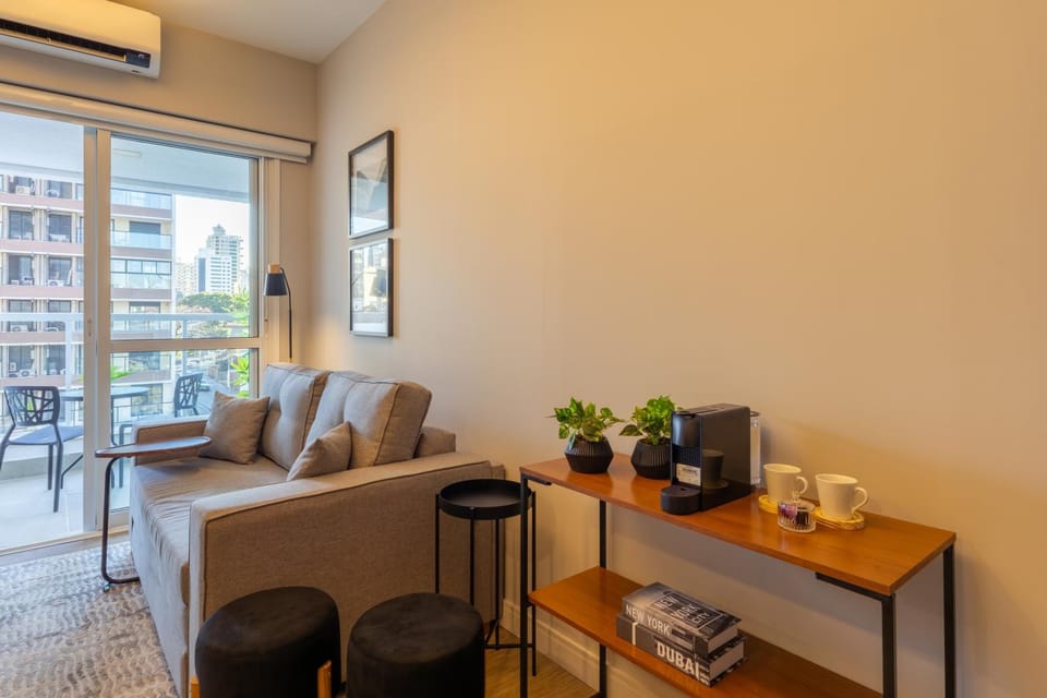 Coffee/tea facilities, Living room, Seating area, air conditioner