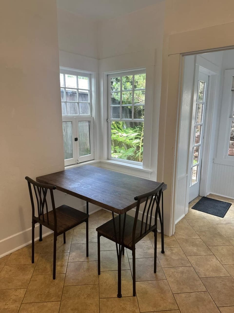 Close to Airport Walk to Restaurants Apartment in Point Loma