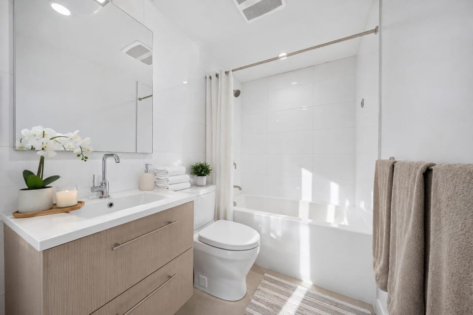 Shower, Toilet, Bathroom, towels