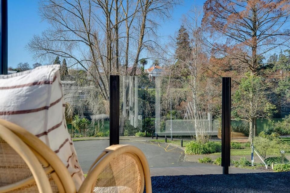 Stylish Riverside Living in the City Centre House in Hamilton